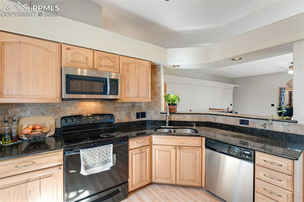 Image 10 of 37: Kitchen