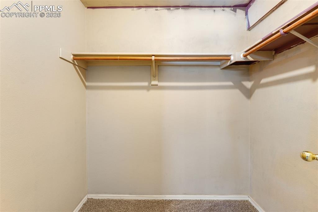 Image 32 of 37: Closet