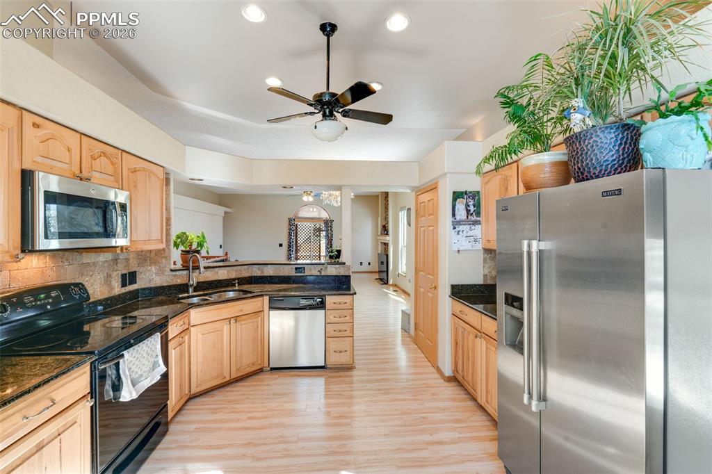 Image 8 of 37: Kitchen