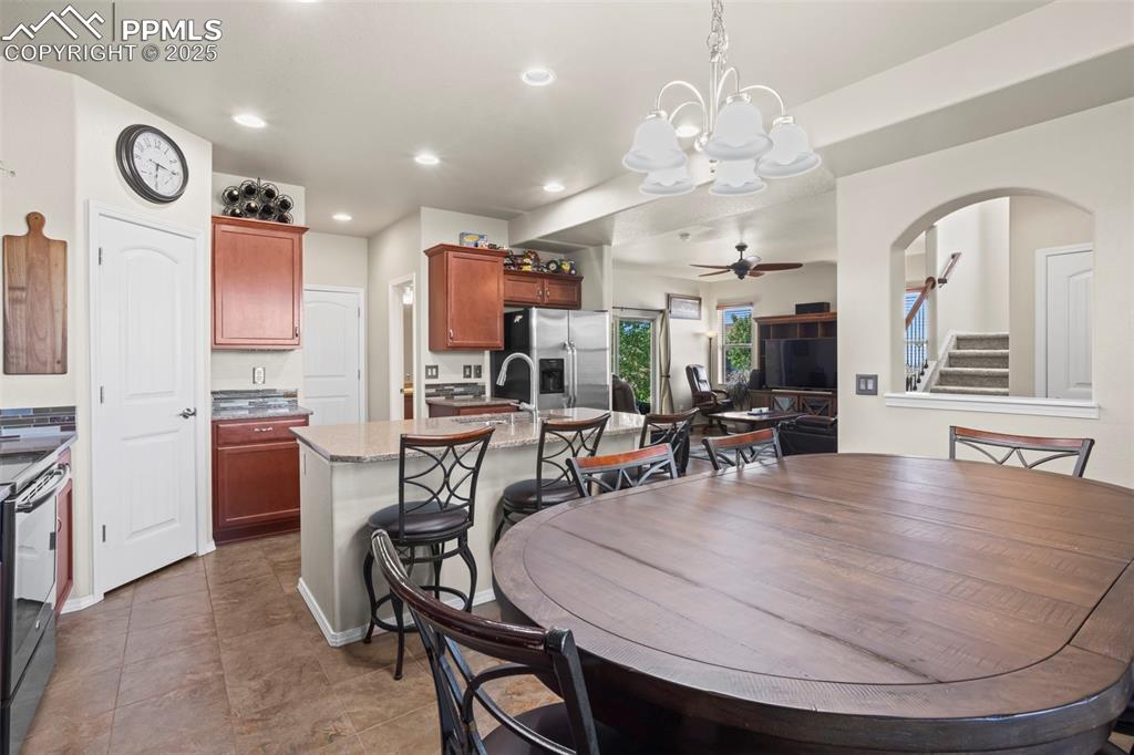 Image 11 of 21: Dining Area