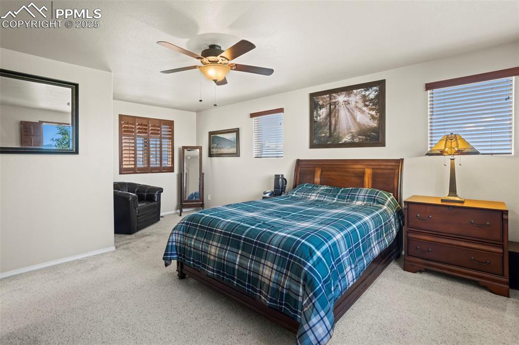 Image 13 of 21: Bedroom