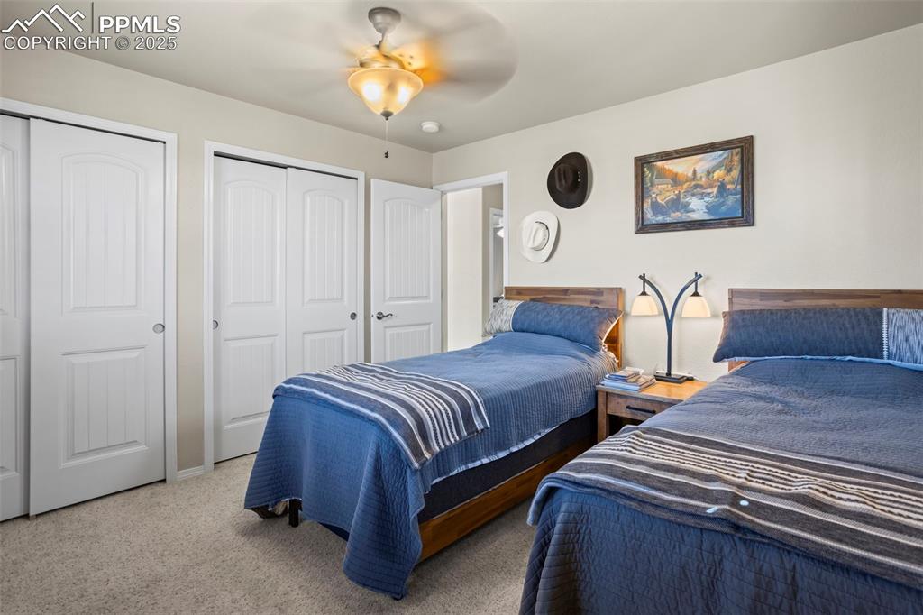 Image 16 of 21: Bedroom