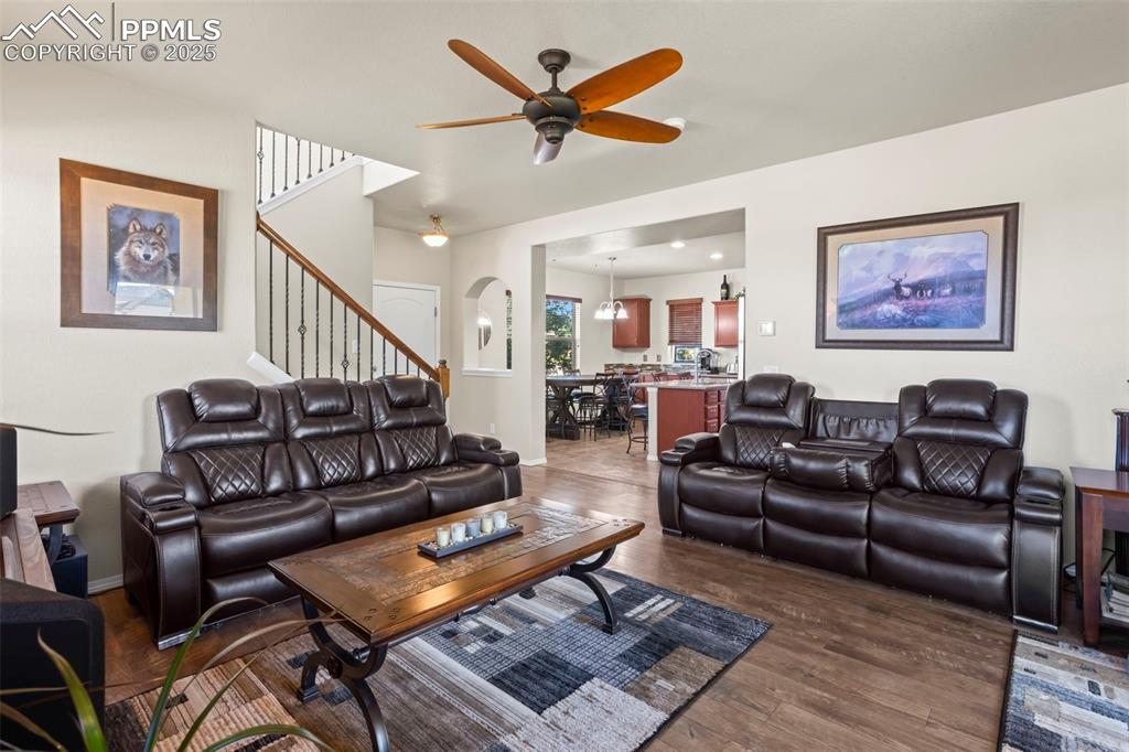 Image 7 of 21: Living Room