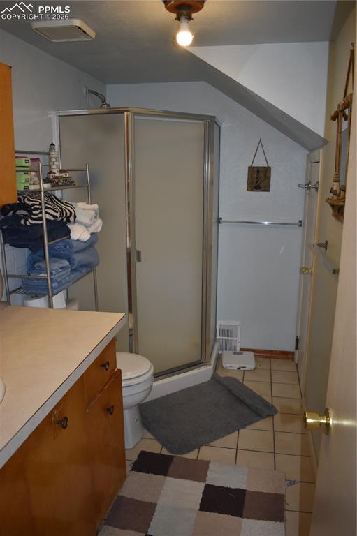 Image 13 of 47: Bathroom