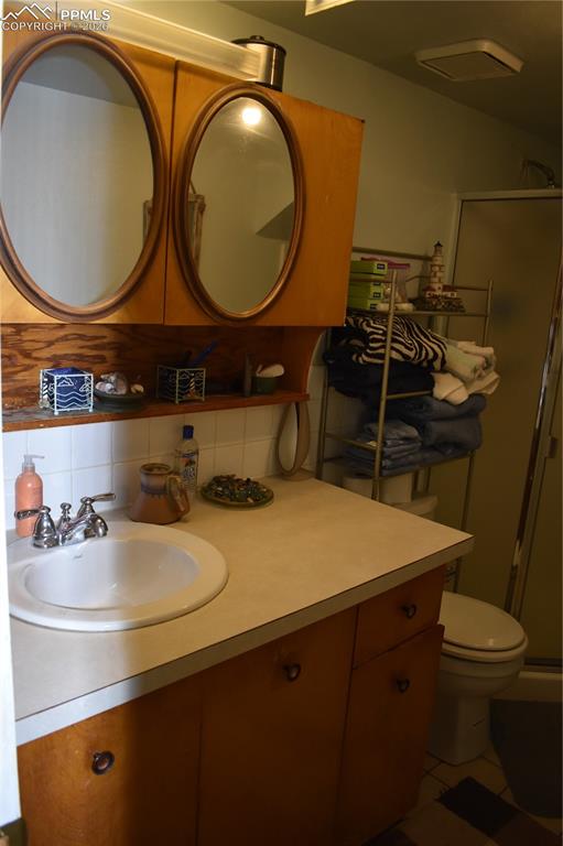 Image 15 of 47: Bathroom