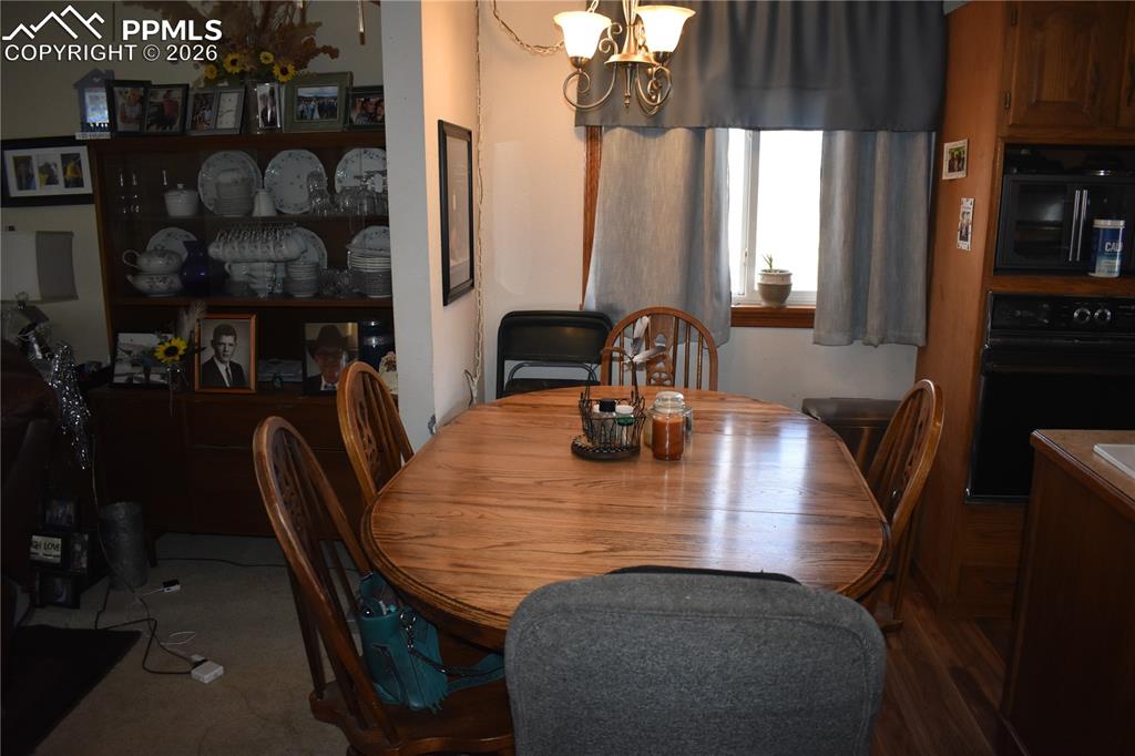 Image 18 of 47: Dining Area