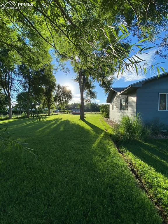 Image 2 of 47: Yard