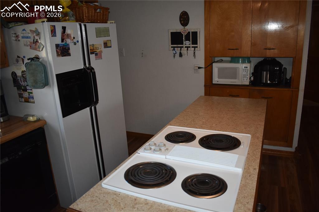 Image 26 of 47: Kitchen