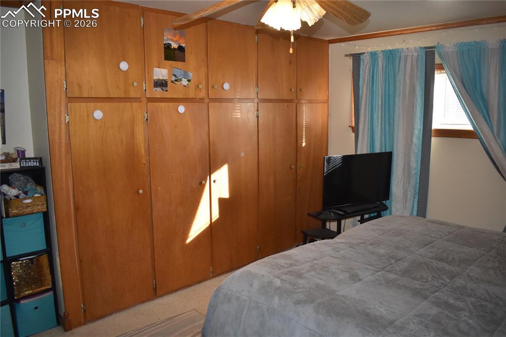Image 31 of 47: Bedroom