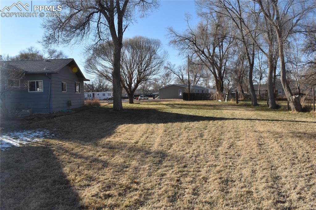 Image 41 of 47: Yard