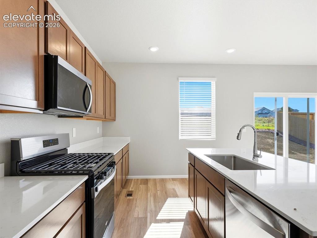 Image 10 of 27: Kitchen