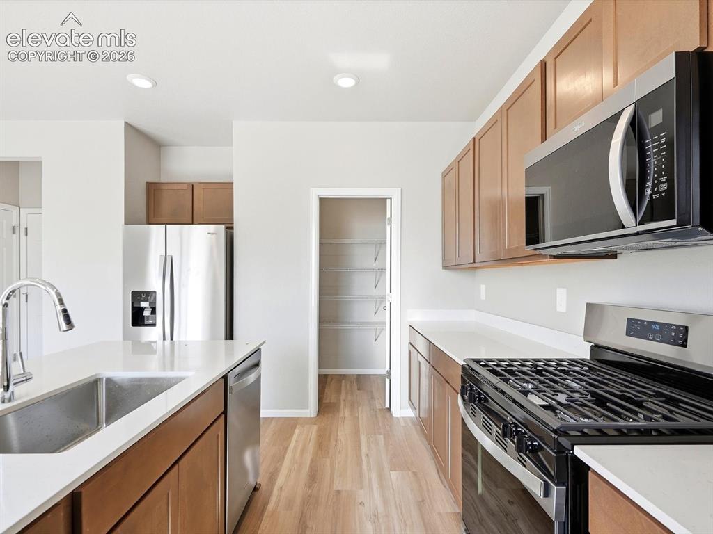 Image 11 of 27: Kitchen