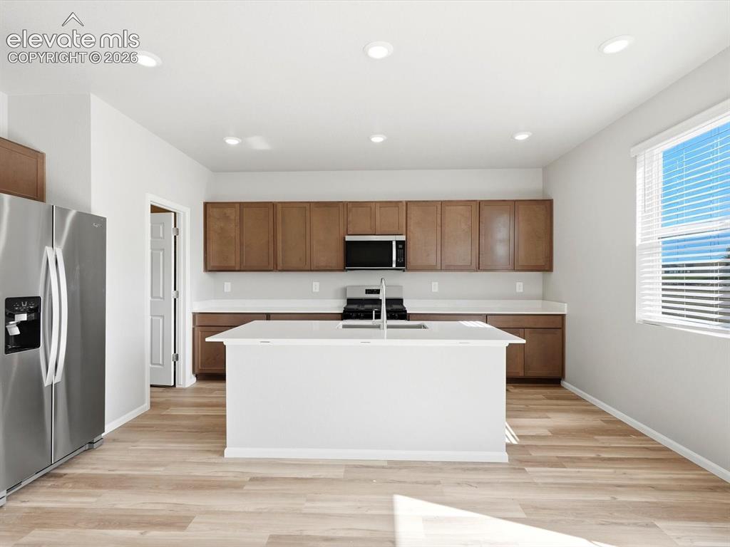 Image 12 of 27: Kitchen