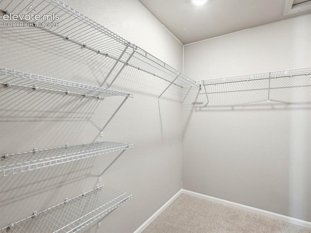 Image 22 of 27: Closet