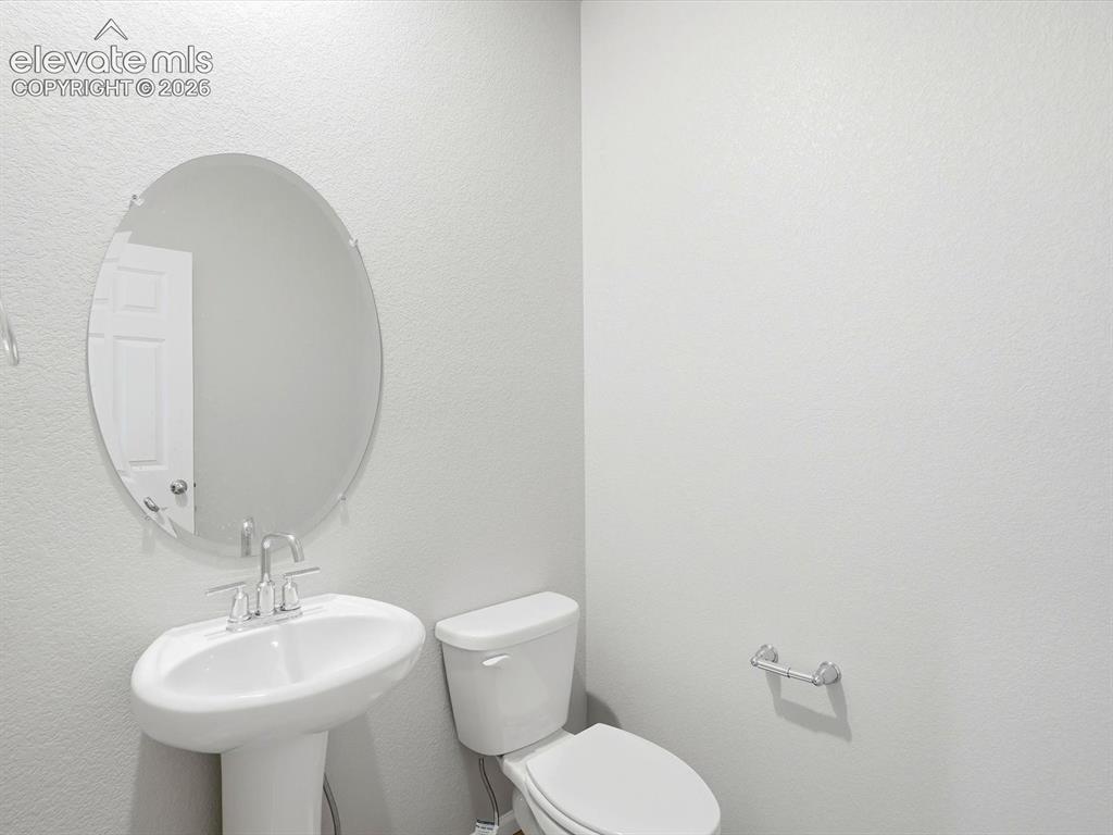 Image 4 of 27: Bathroom