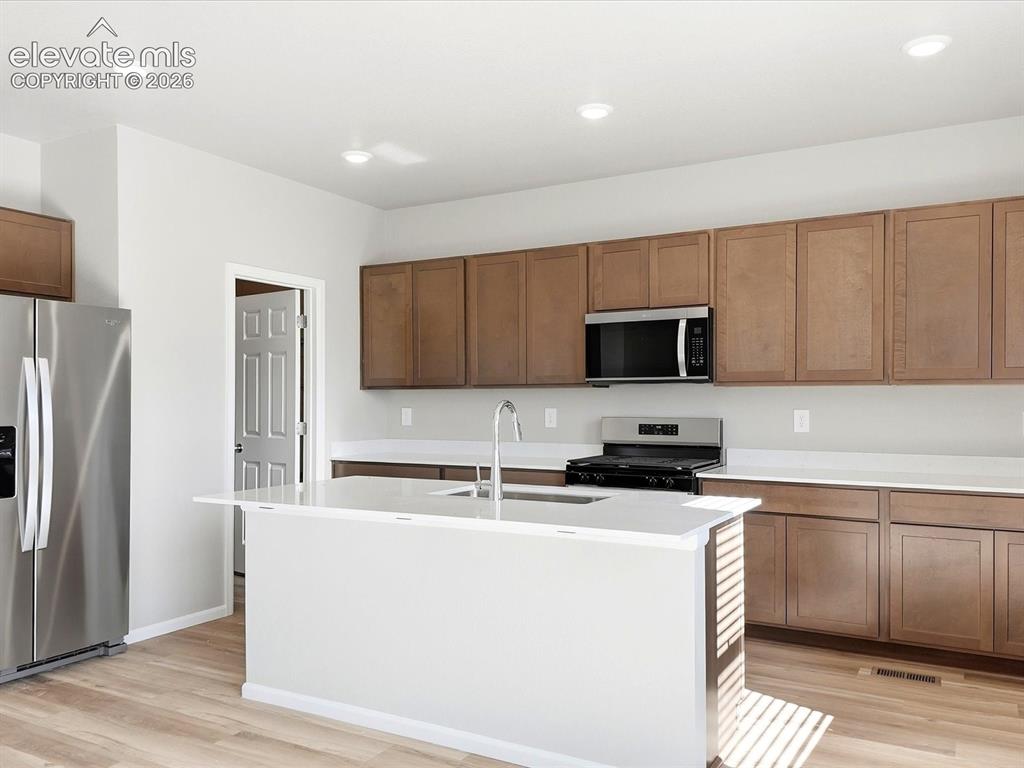 Image 8 of 27: Kitchen