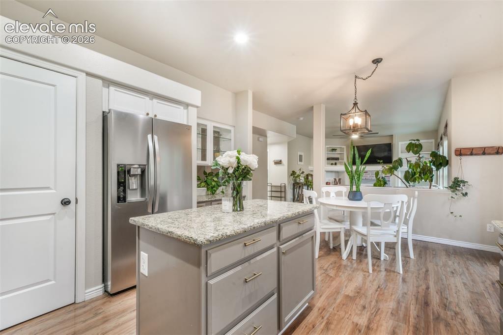 Image 12 of 50: Kitchen