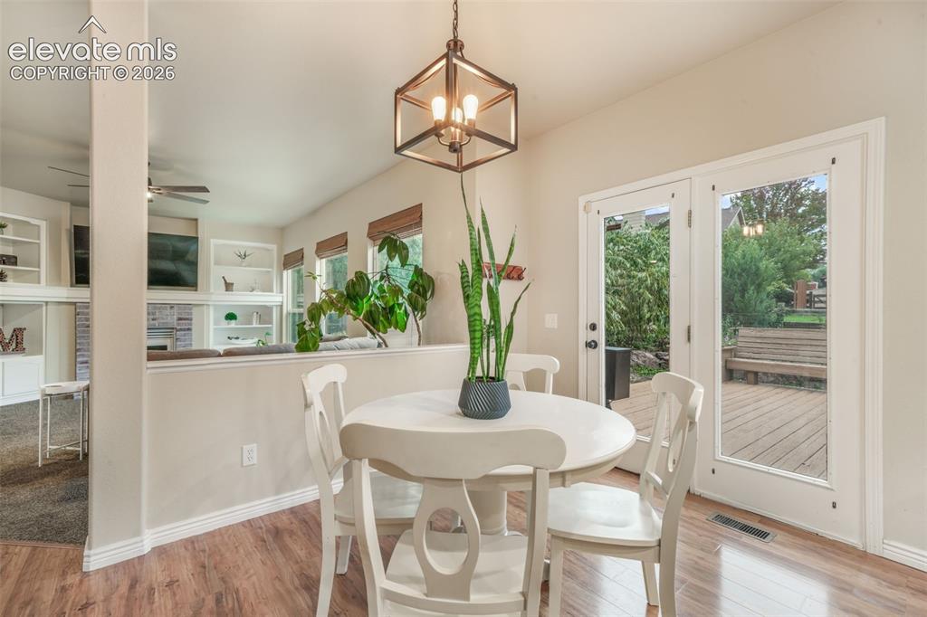 Image 14 of 50: Dining Area