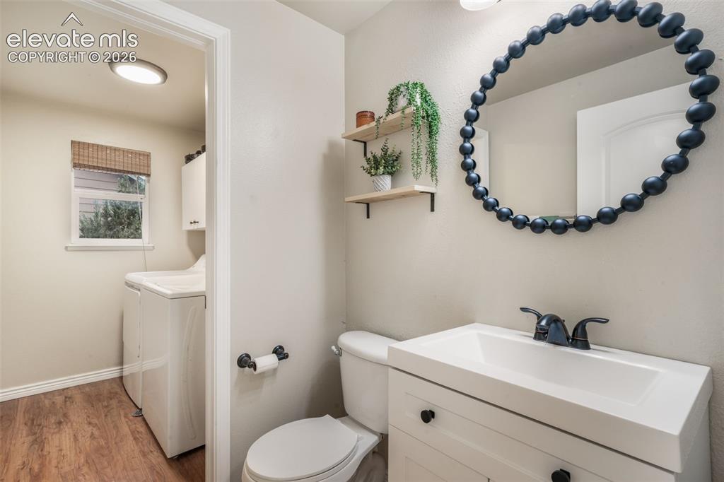Image 18 of 50: Bathroom