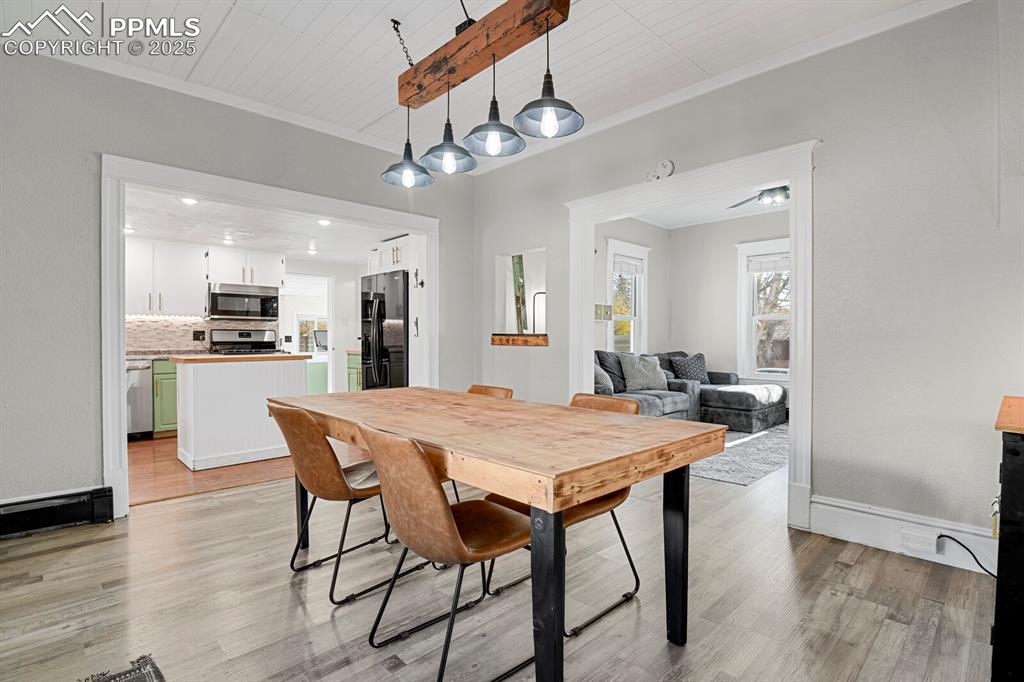 Image 11 of 39: Dining Area