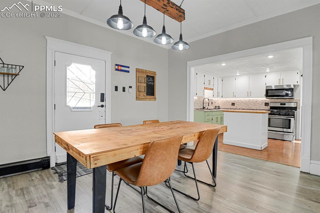 Image 12 of 39: Dining Area