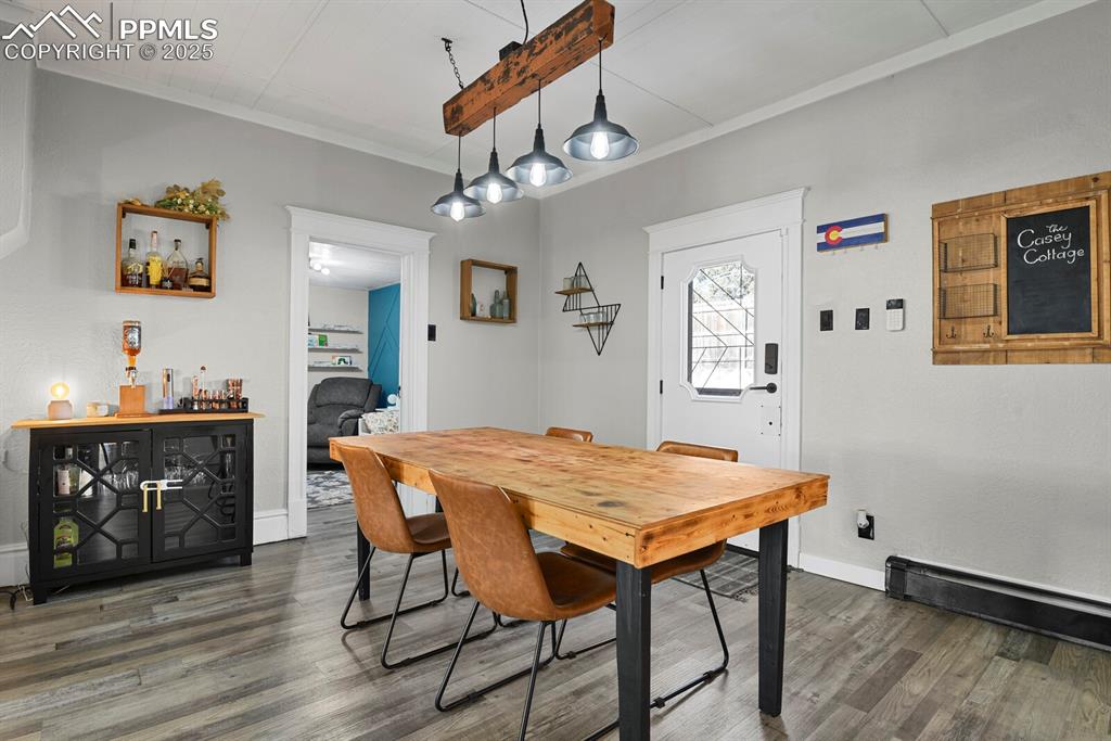 Image 13 of 39: Dining Area