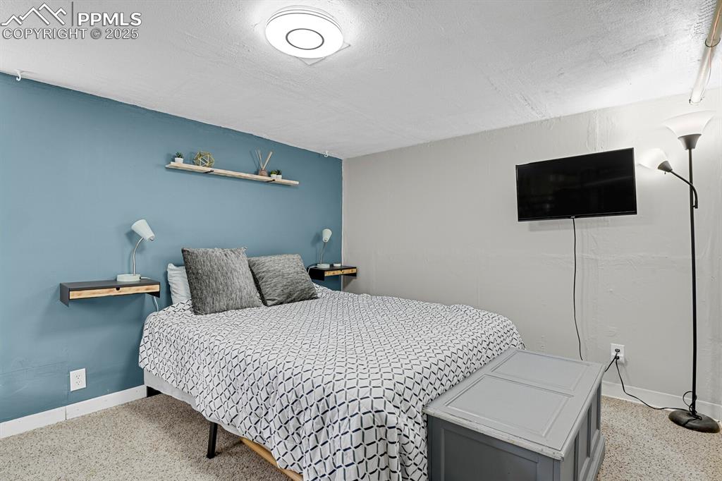 Image 25 of 39: Bedroom