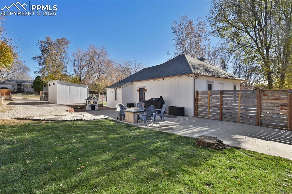 Image 33 of 39: Back of Structure