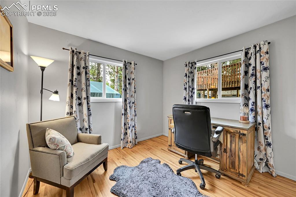 Image 17 of 46: Bedroom