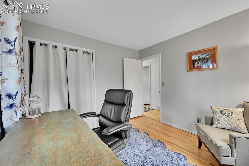 Image 18 of 46: Bedroom