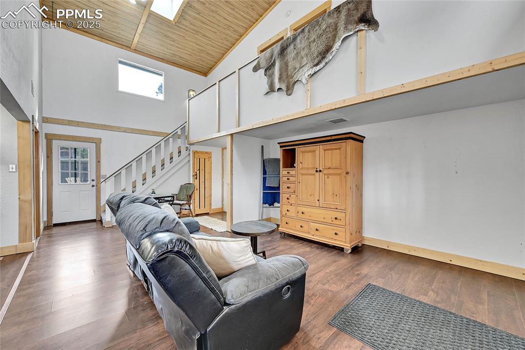 Image 24 of 46: Living Room