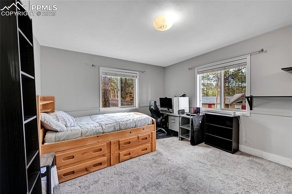 Image 31 of 46: Bedroom