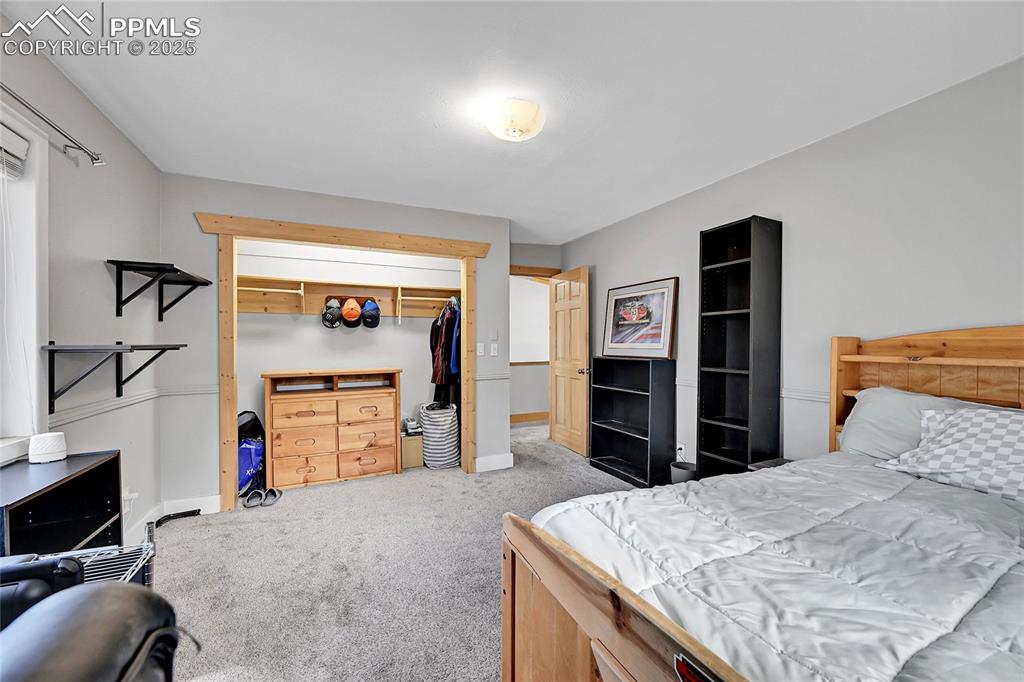 Image 32 of 46: Bedroom