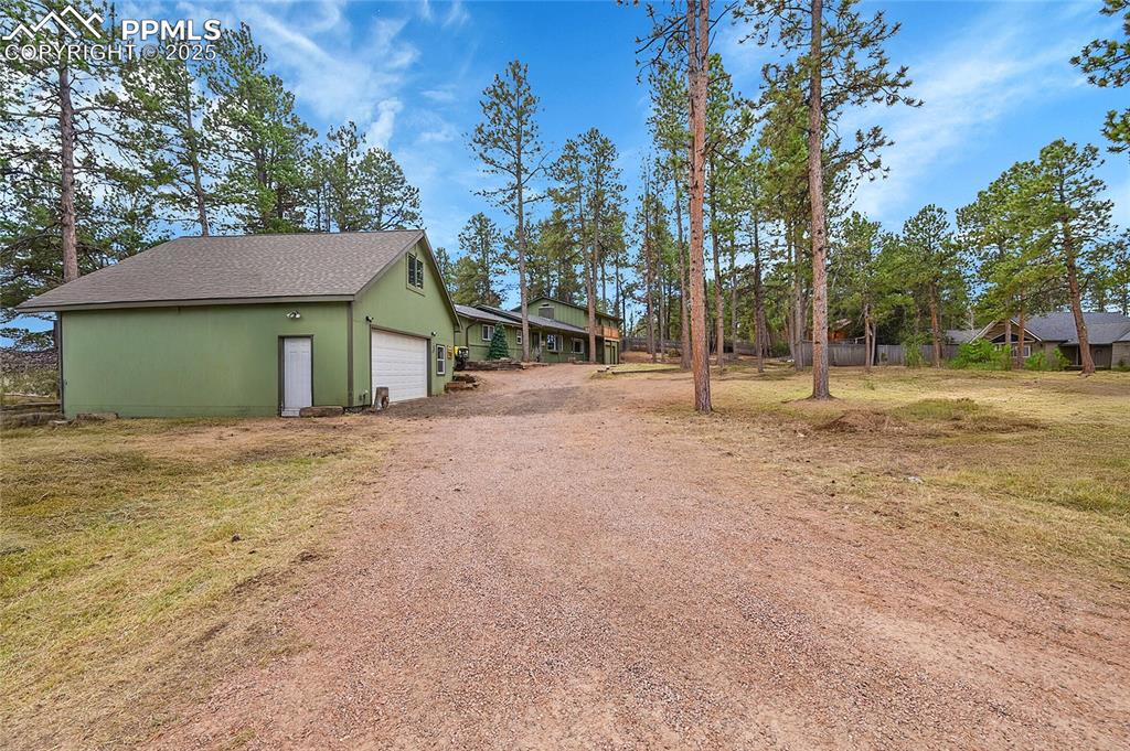 Image 34 of 46: Workshop