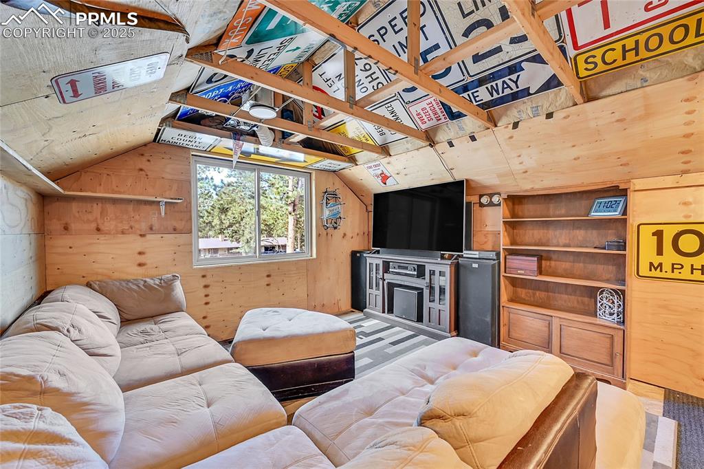 Image 36 of 46: Bonus Room