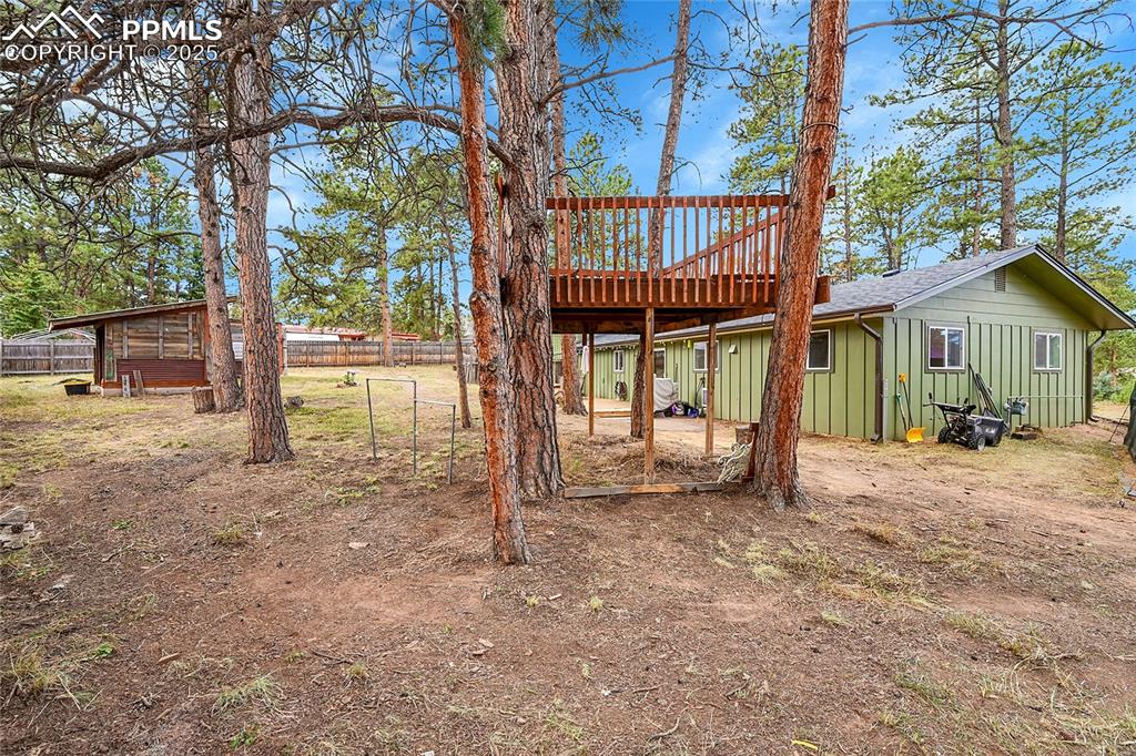 Image 38 of 46: Yard