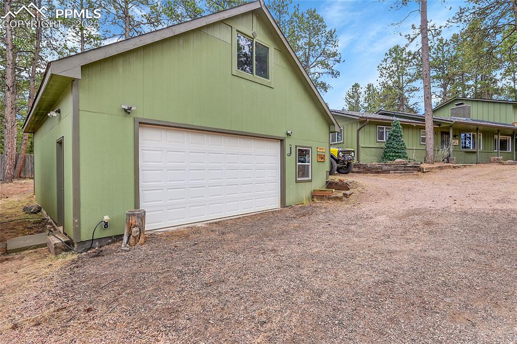 Image 4 of 46: Garage