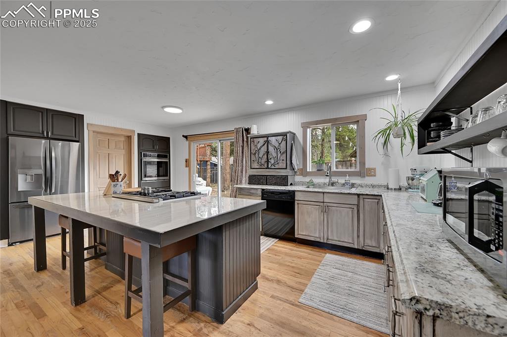 Image 7 of 46: Kitchen