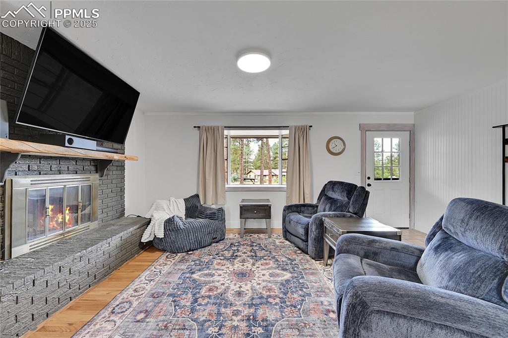 Image 9 of 46: Living Room