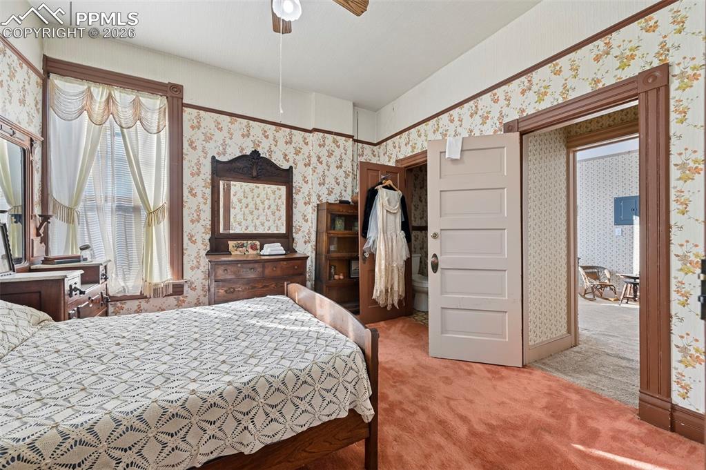 Image 27 of 50: Bedroom