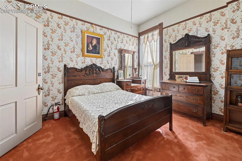 Image 28 of 50: Bedroom