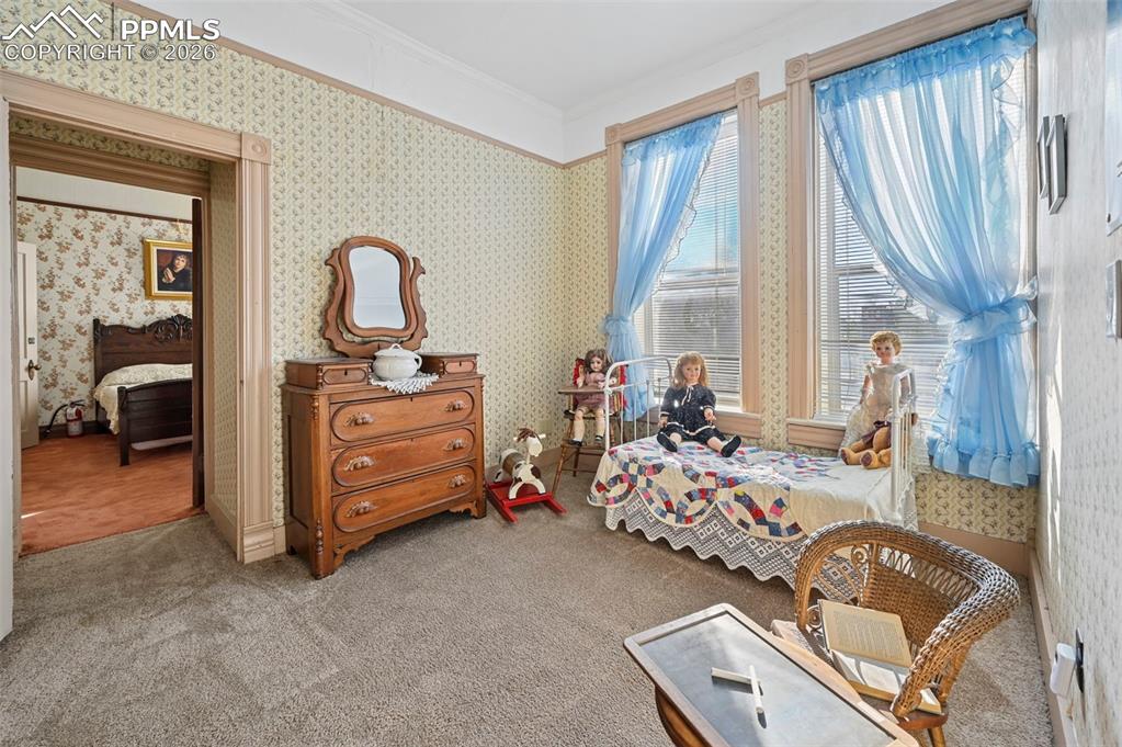 Image 30 of 50: Bedroom