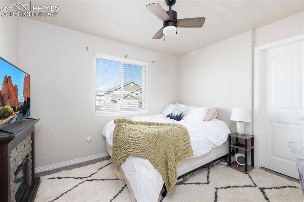 Image 19 of 28: Bedroom