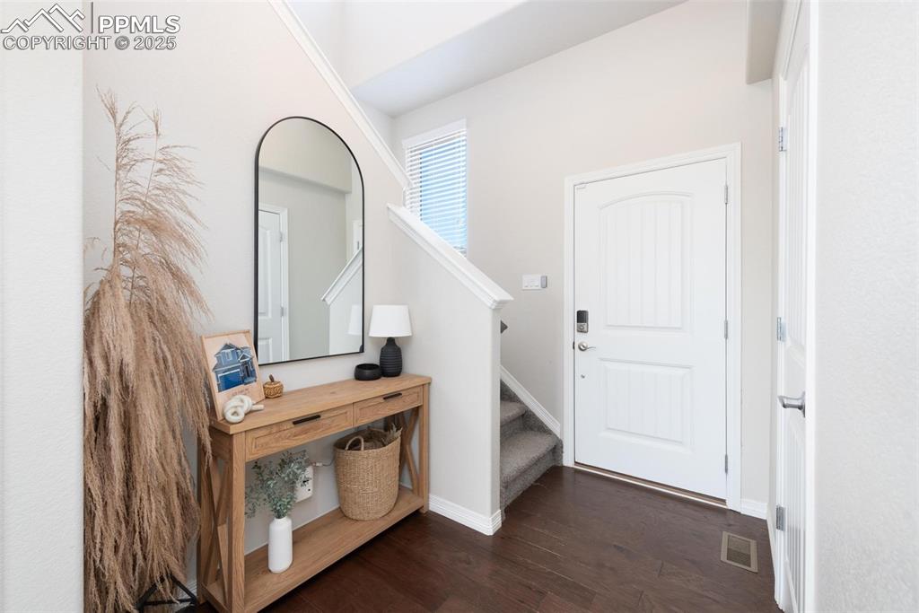 Image 4 of 28: Entry