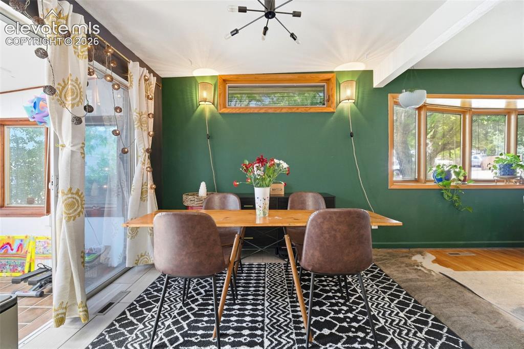 Image 10 of 43: Dining Area