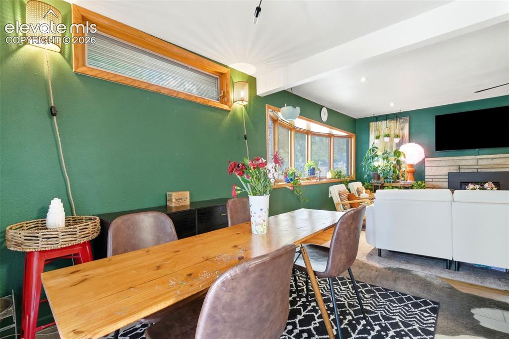 Image 12 of 43: Dining Area