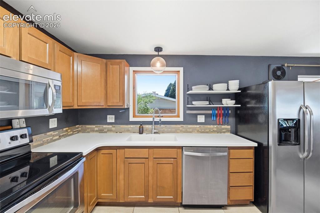 Image 14 of 43: Kitchen