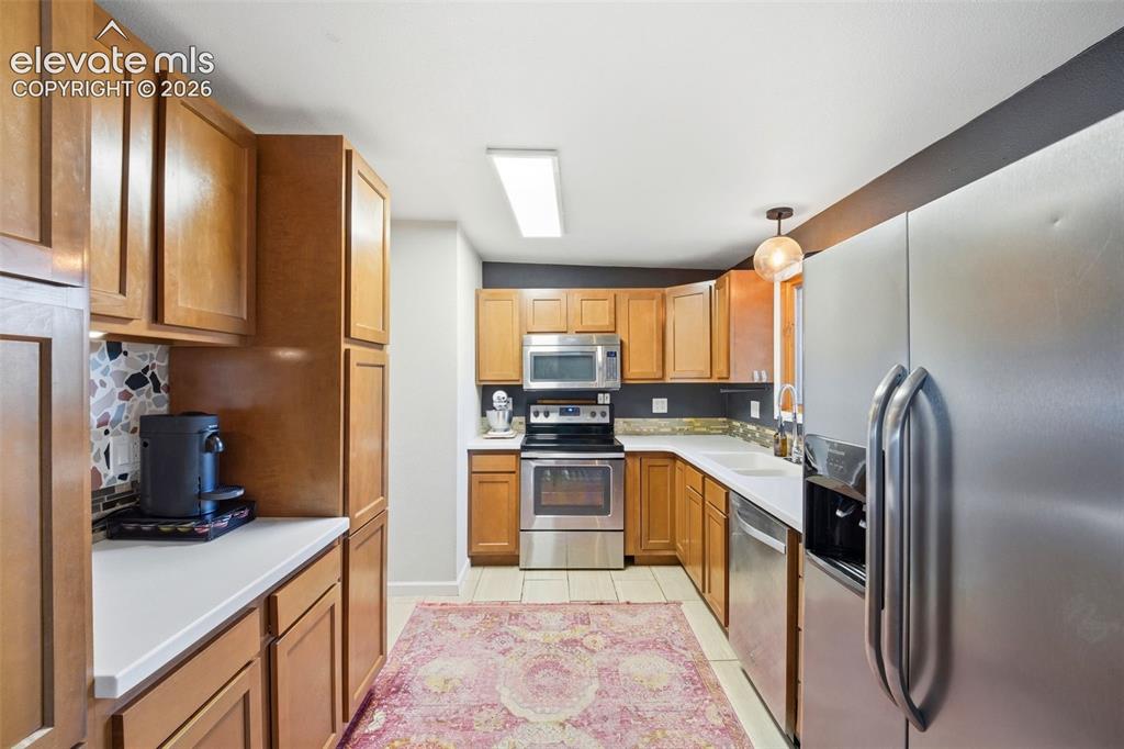 Image 15 of 43: Kitchen