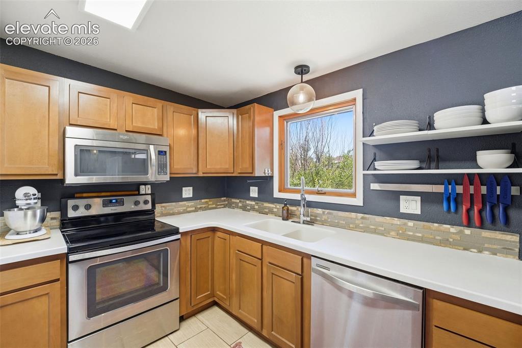 Image 16 of 43: Kitchen