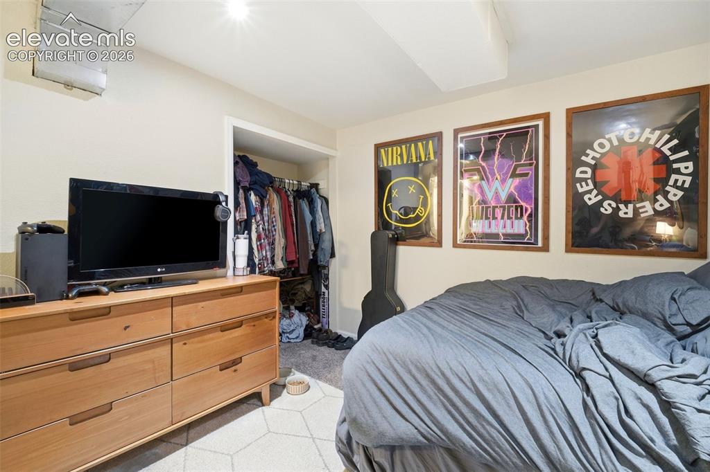 Image 36 of 43: Bedroom